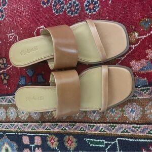 BLOCK-HEEL SANDAL MULES IN LEATHER